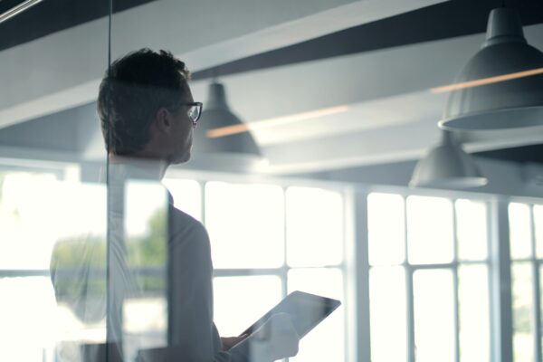 Leading From a Distance: Mastering Remote Communication and Leadership in Project Management